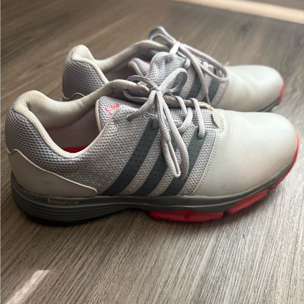 Adidas Men's Gray Golf Shoes with Red Soles
